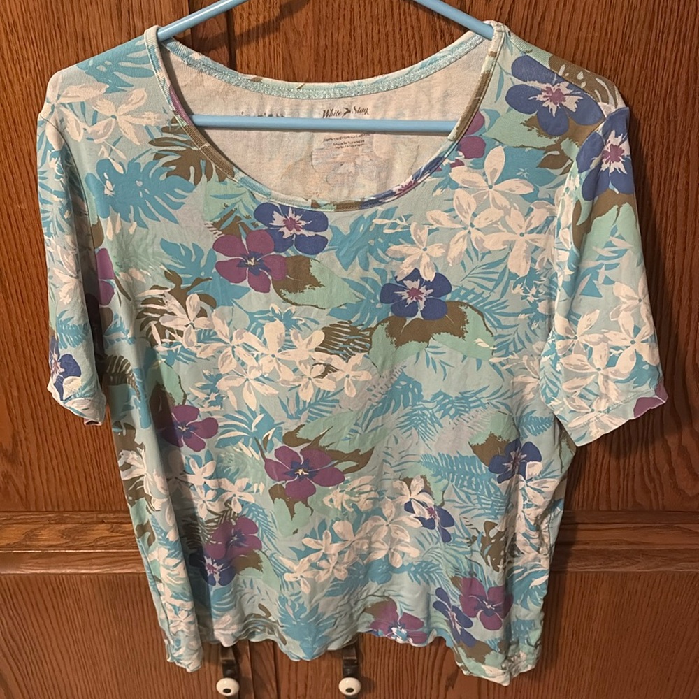 Blue white and purple floral t shirt size XL